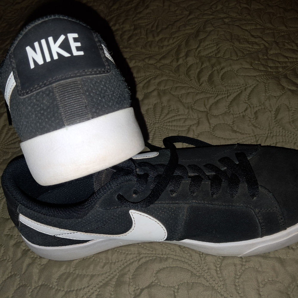 Nike Men's Black and White Sneakers